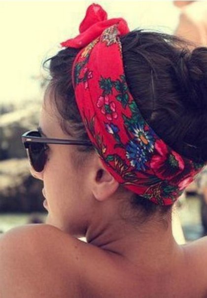 Le foulard fleuri