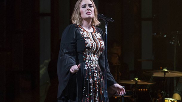 Adele : sa carte bleue refusée chez H&M!