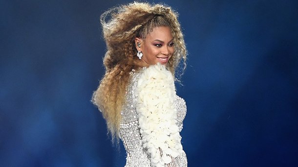 Beyoncé reçoit un prix pour son action humanitaire aux BET Awards 2020