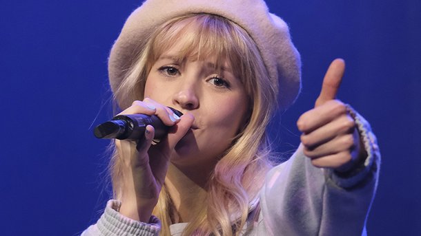 Angèle est numéro un des ventes de disques en France en 2019