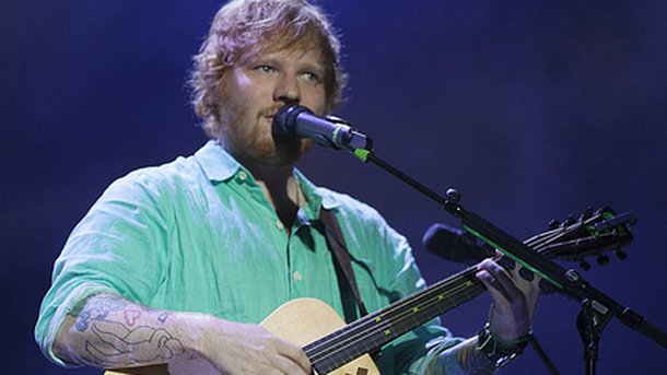 Ed Sheeran s'est construit un bar secret!