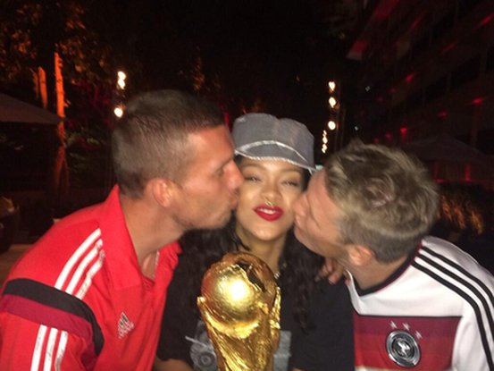 rihanna-lukas-podolski-et-bastian-schweinsteiger
