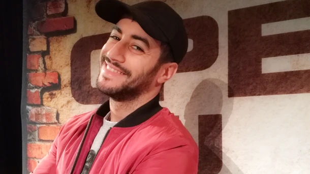 Akim Omiri aux Open du rire de Rire & Chansons