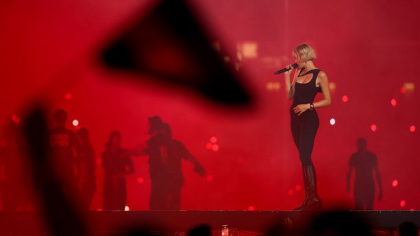 Angèle : on peut enfin écouter sa version de « Nightcall » avec Kavinsky et Phoenix
