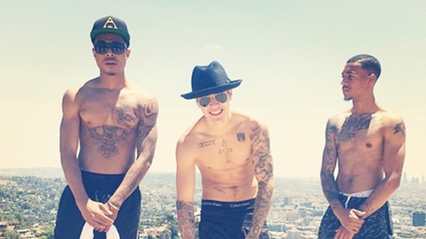 Justin Bieber n'en finit plus de dévoiler son corps !