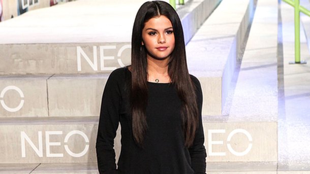 Selena Gomez : éblouissante au défilé d'Adidas NEO !