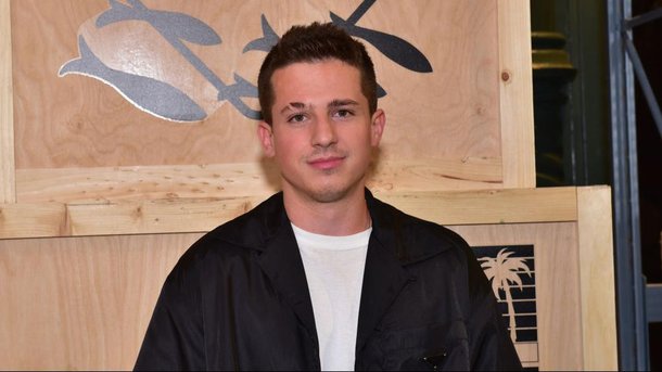 Pourquoi Charlie Puth se fait-il discret sur sa vie amoureuse?