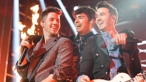 Les Jonas Brothers débarquent pour un showcase à NRJ
