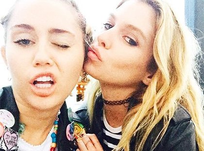 Miley Cyrus et Stella Maxwell