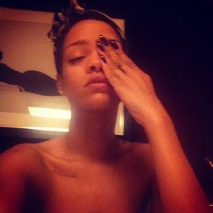 Rihanna trouve son réveil trop matinal