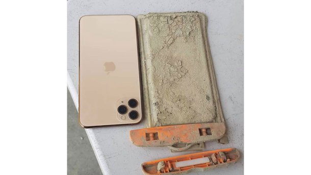 Les infos du Réveil Chérie : Grâce à la sécheresse, il retrouve son téléphone perdu au fond d’un lac, en parfait état de marche !