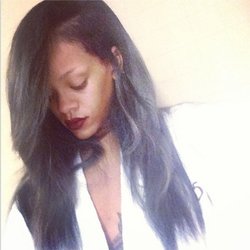 Rihanna : "Everything feels like touchdown on a rainy day"