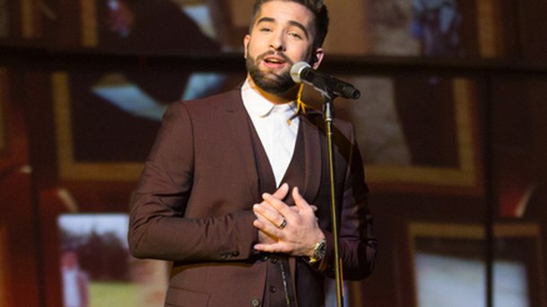 Kendji Girac se la joue beau gosse et il a raison!
