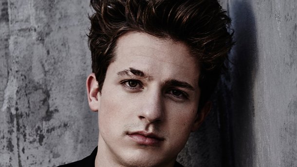 Charlie Puth : découvrez une version acoustique de son hit « Attention »