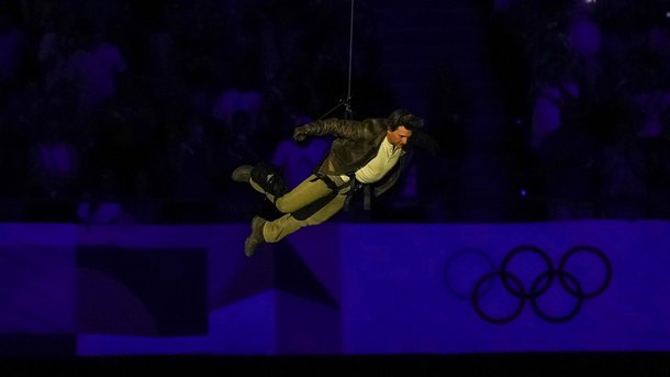 JO 2024 : Tom Cruise montre (en direct) ses talents de cascadeurs