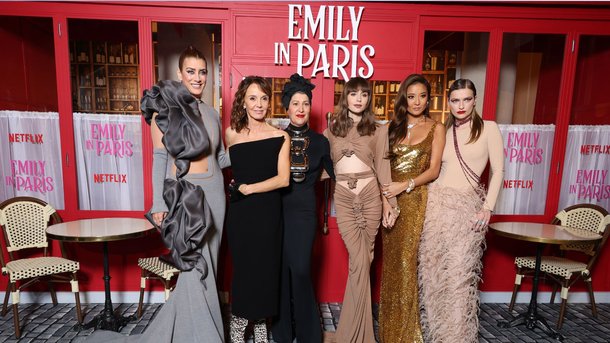 "Emily in Paris" : le tournage de la saison 5 perturbé par l'élection du pape