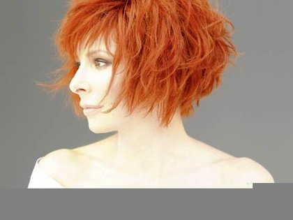 Mylène Farmer revient le 6 décembre en Bleu noir 