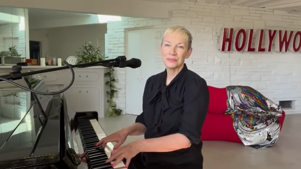 Annie Lennox reprend les tubes d’Eurythmics pour la bonne cause