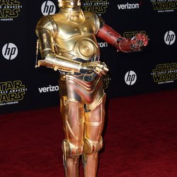 C-3PO à la première mondiale de Star Wars Episode VII à Los Angeles