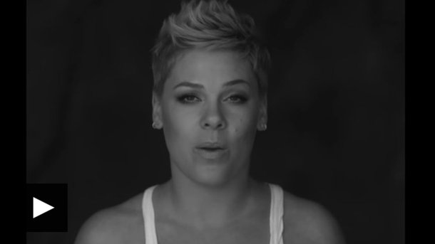 Pink dévoile le clip poignant de son nouveau hit «Wild Hearts can’t be Broken»