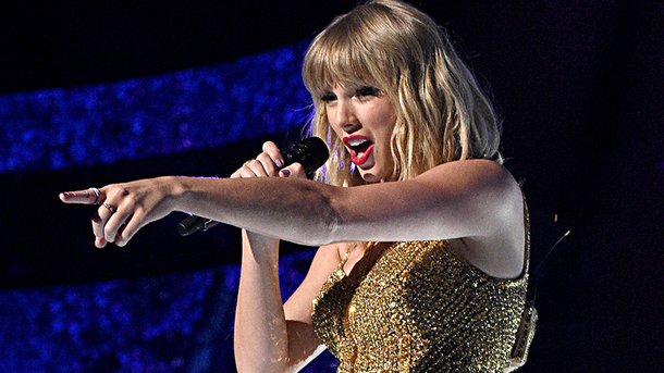Taylor Swift: comment a-t-elle réalisé le clip de "Cardigan" en pleine crise sanitaire?