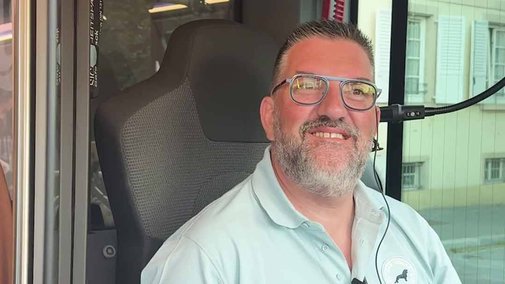 On chante pour notre chauffeur de bus !