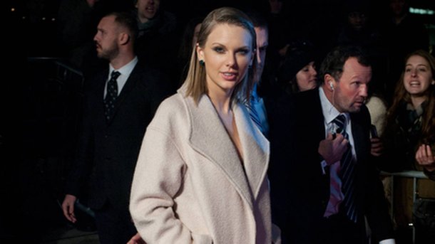 Taylor Swift : comment elle a convaincu les stars de chanter avec elle!