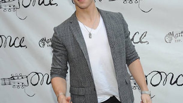 Nick Jonas et Pharrell Williams : bientôt jurés sur American Idol ?