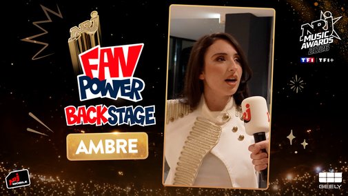 Ambre chauffe sa voix dans les coulisses des NRJ Music Awards