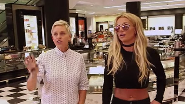 Britney Spears retourne un centre commercial avec Ellen DeGeneres!