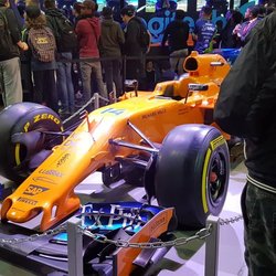 Logitech a profité de son espace pour y "inviter" une formule 1 pour illustrer son challenge sur Project Cars 2. Et pourquoi pas !