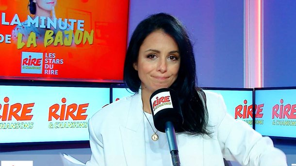 Humour - La Bajon : Dieu : "Et oui, Dieu est une femme. Le premier jour, on a dit que la lumière soit, le soir même, c’était réglé. Un homme, ça met trois semaines rien que pour changer une ampoule..."
