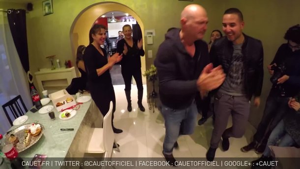 Toc toc toc Part 2 : Cauet et Black M débarquent chez un fan