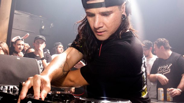 Le Top du Réveil Chérie : le DJ Skrillex est un puissant anti-moustique thaïlandais