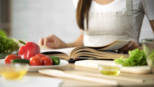 Les infos du Réveil Chérie : Netflix lance un livre de recettes de cuisine inspirées de ses films et séries