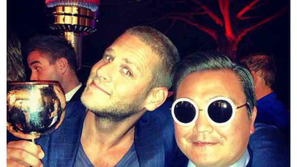 PSY s'amuse de son sosie français !