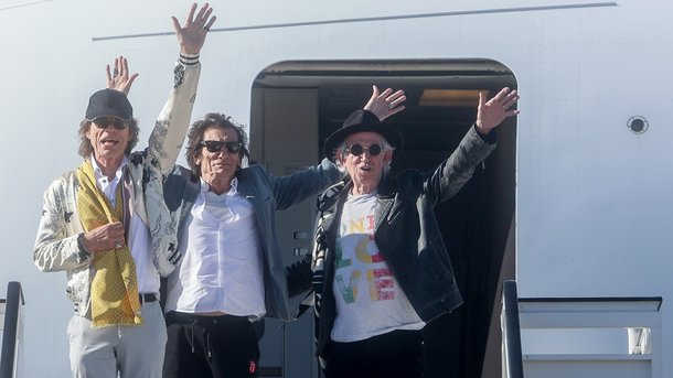 Keith Richards retrouve une vieille connaissance sur un marché à Madrid