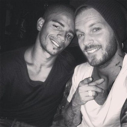 Matt Pokora : Hier soir on était de sortie avec le frangin @bzaibat #partytime #tittytwister #sherwoodrepresent  