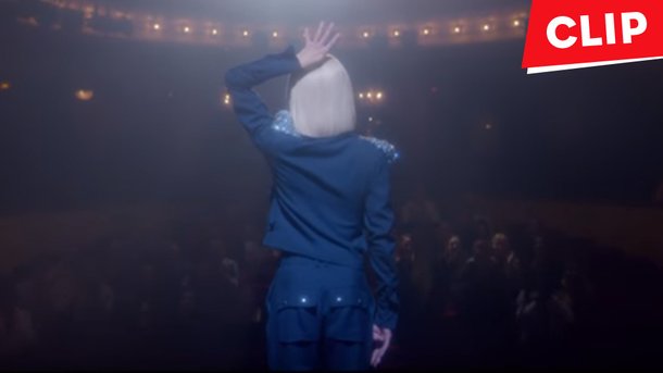 Bilal Hassani en «Roi» de la scène pour le clip de son hit