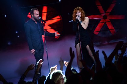 Sting et Mylène Farmer sur scène - NRJ Music Awards 2015
