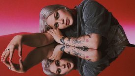 Louane touchante dans son nouveau single «La pluie»