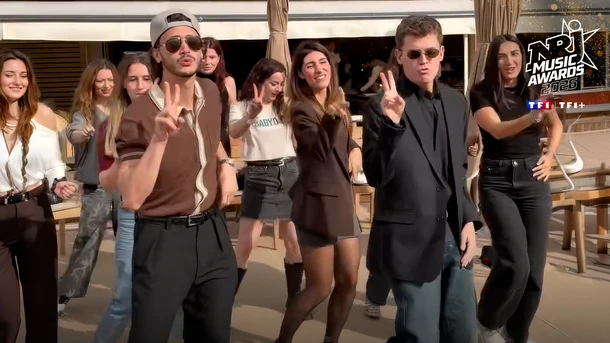 Jamie Miller et Antonio Cipriano dansent sur la Croisette avec leurs fans