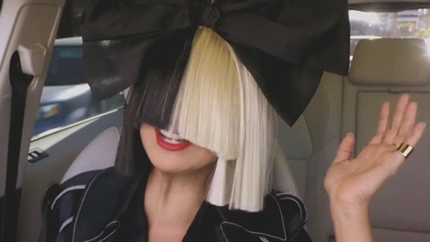 Sia attaquée par des fans en justice!