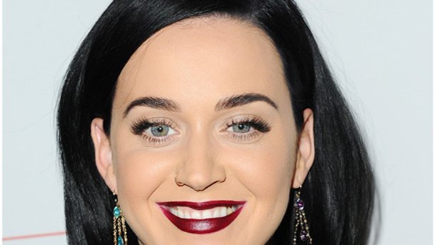 Katy Perry : le noir lui va si bien