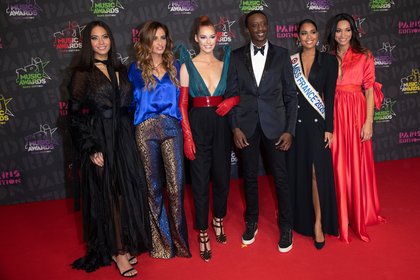 Vaimalama Chaves, Malika Menard, Maeva Coucke, Ahmed Sylla, Clemence Botino et Cindy Fabre - Tapis Rouge NRJ Music Awards Paris Edition