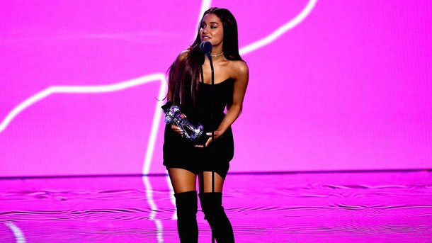 Ariana Grande : cette maladie qui la suit depuis son enfance