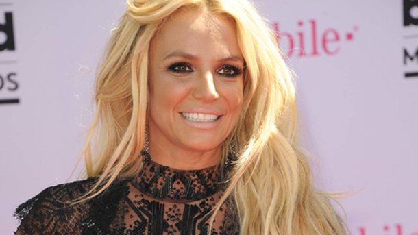 Britney Spears en a marre des régimes, elle veut un cheeseburger!