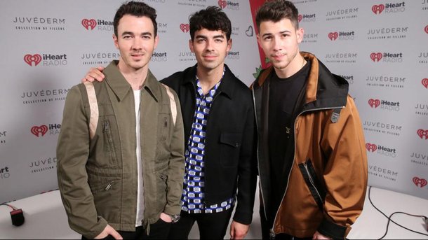 Jonas Brothers:de quoi parle leur chanson "When You Look Me in the Eyes"?