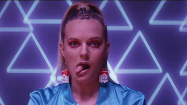 Tove Lo ft. Charli XCX, Icona Pop, Elliphant, ALMA - Bitches