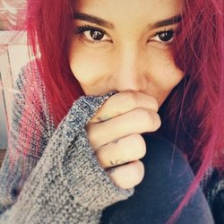 Shy'm: Légère.. Juste aujourd'hui. J'ai le droit Il fait beau en plus